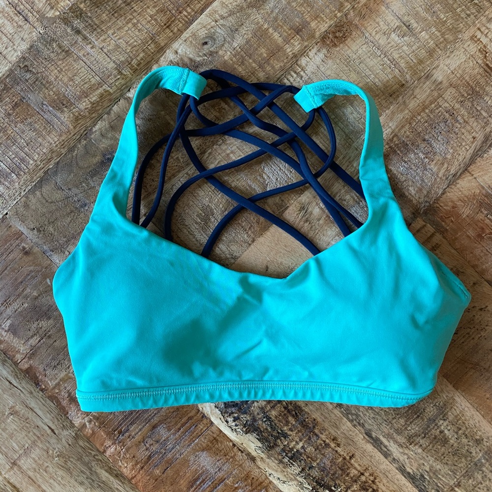 💙 Lululemon Free to Be (Wild) bra - size 4